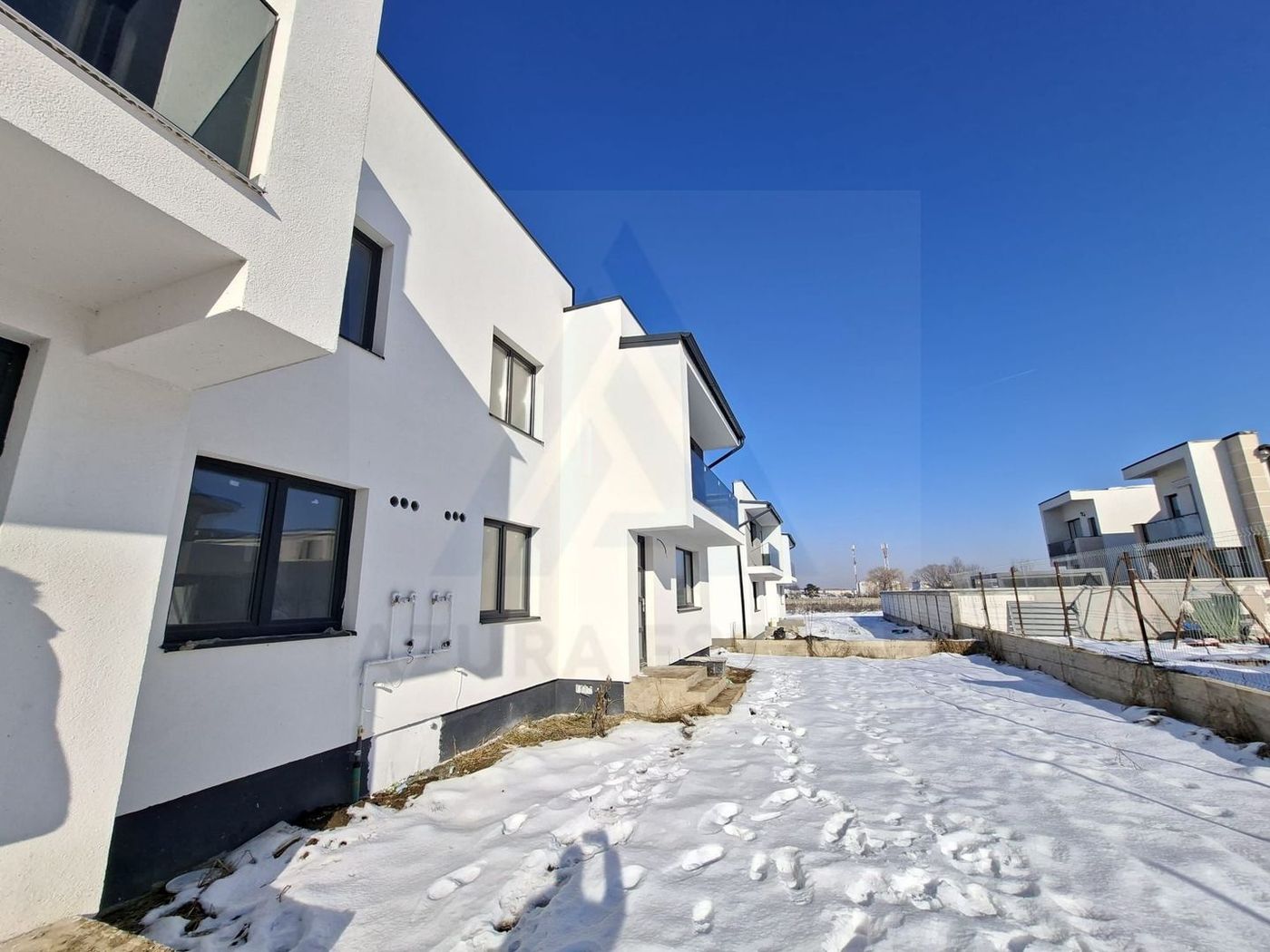 Casa moderna 3 camere P+1 curte privata libera 170 mp in Arhitectilor