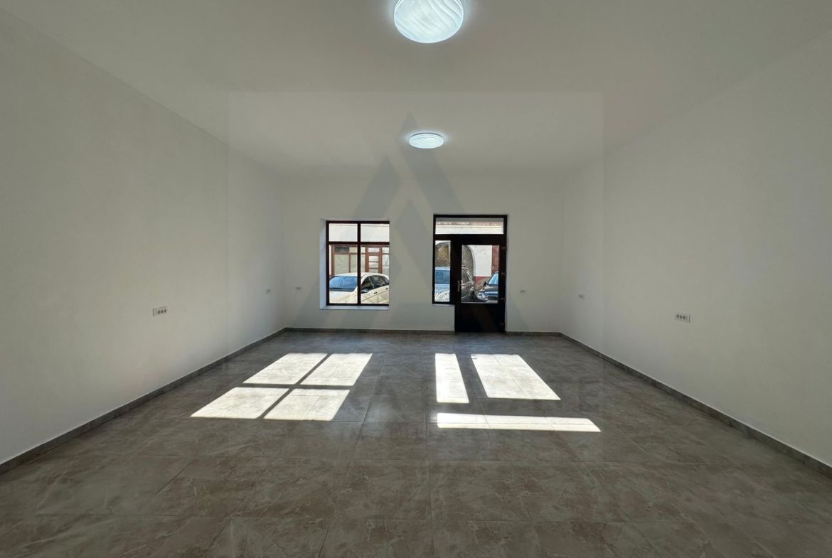 Spatiu comercial 86,8 mp utili vitrina stradala zona Ultracentrala