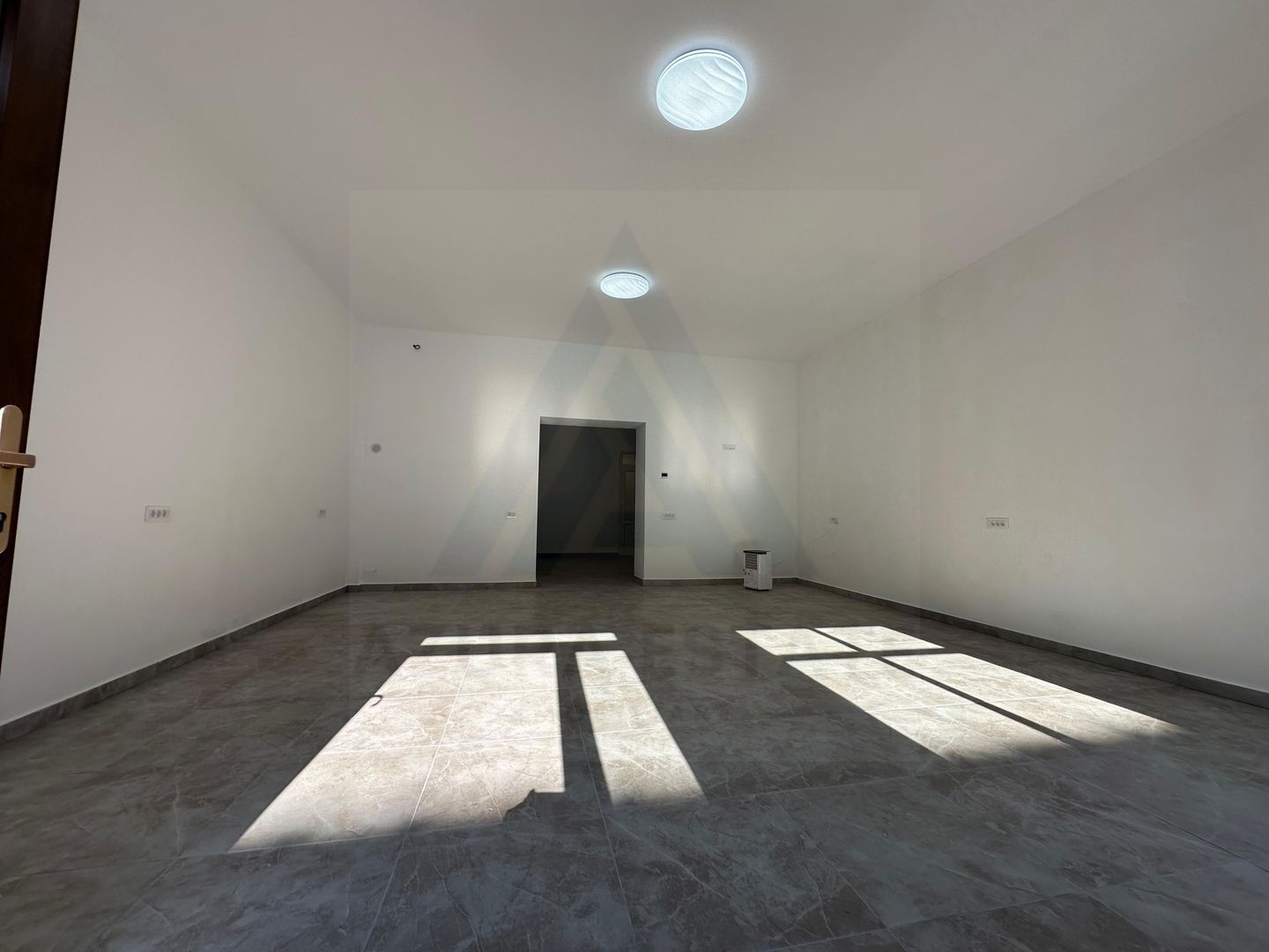 anBn-12893 Spatiu comercial 86,8 mp utili vitrina stradala zona Ultracentrala