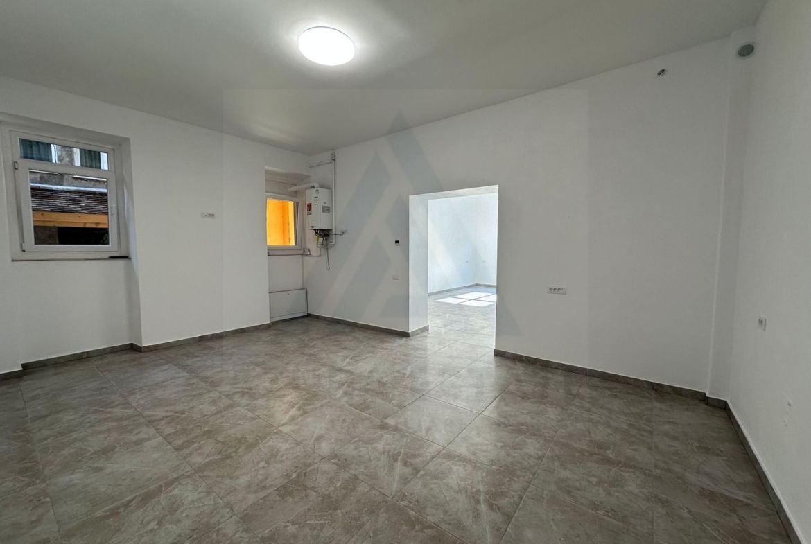 Spatiu comercial 86,8 mp utili vitrina stradala zona Ultracentrala