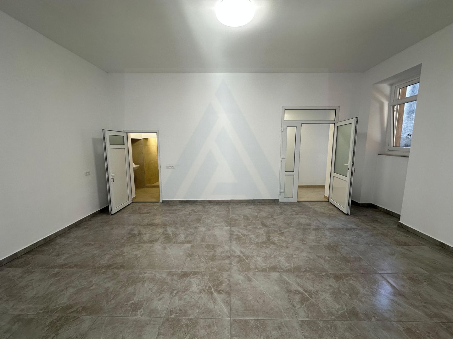 anBn-12896 Spatiu comercial 86,8 mp utili vitrina stradala zona Ultracentrala