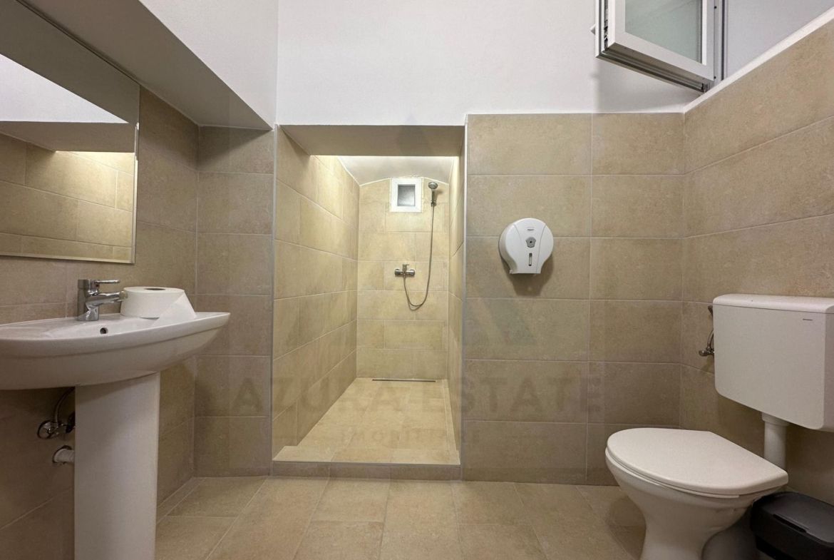 Spatiu comercial 86,8 mp utili vitrina stradala zona Ultracentrala