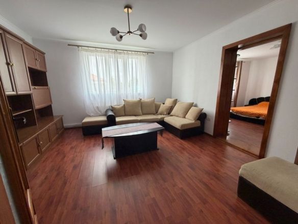 Închiriez casă individuală spațioasă 5 camere ( 200mp ) compusă din 2 apartamente cu intrare separată