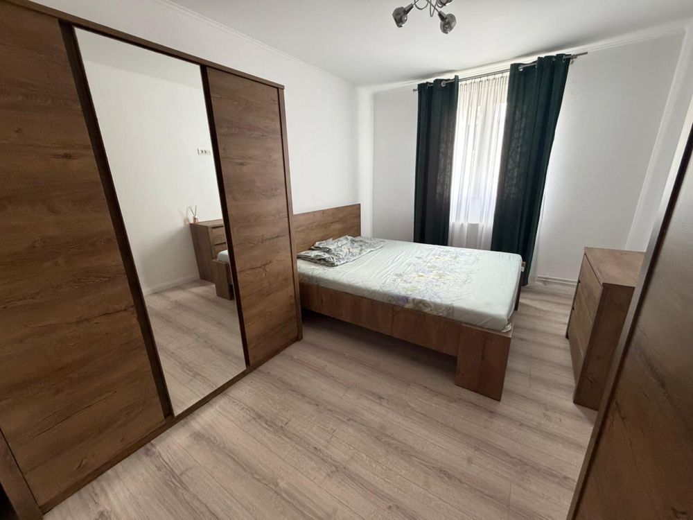 Închiriez casă individuală spațioasă 5 camere ( 200mp ) compusă din 2 apartamente cu intrare separată