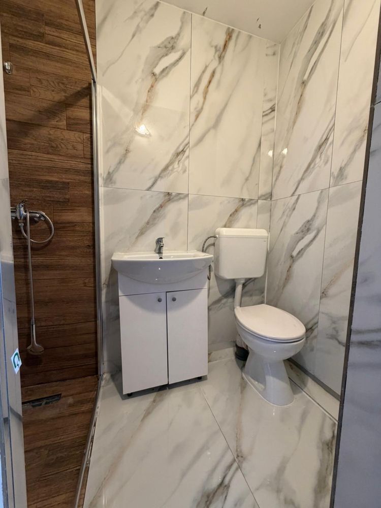 Închiriez casă individuală spațioasă 5 camere ( 200mp ) compusă din 2 apartamente cu intrare separată