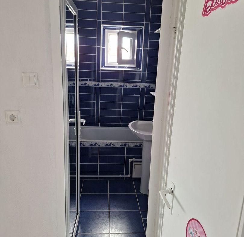 Regim hotelier, 2 camere, Micro 17, 200 lei/noapte