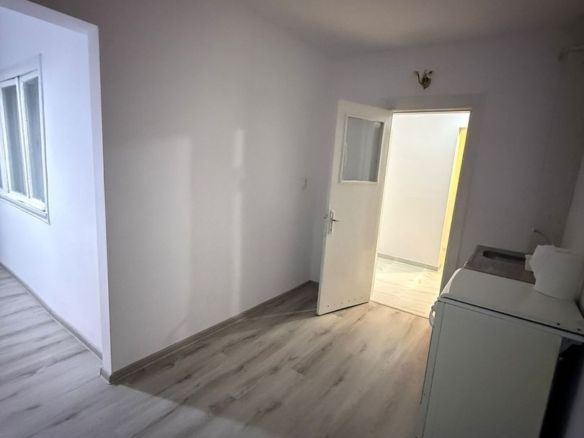 De vanzare apartament cu 2 camere, etaj 4/4, recent renovat, 33.000 euro