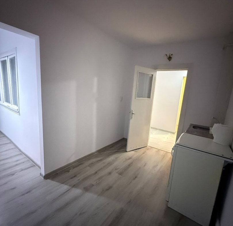 De vanzare apartament cu 2 camere, etaj 4/4, recent renovat, 33.000 euro