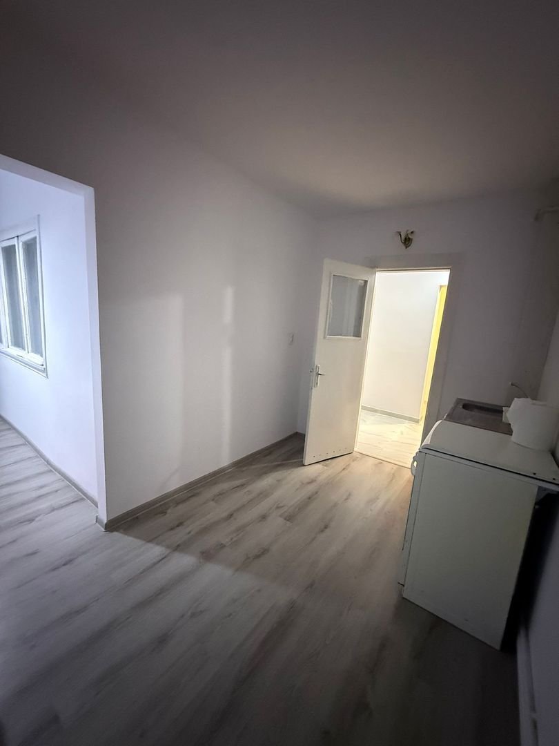 De vanzare apartament cu 2 camere, etaj 4/4, recent renovat, 33.000 euro