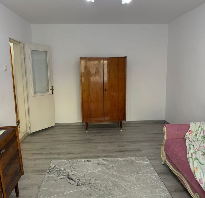 De vanzare apartament cu 2 camere, etaj 4/4, recent renovat, 33.000 euro