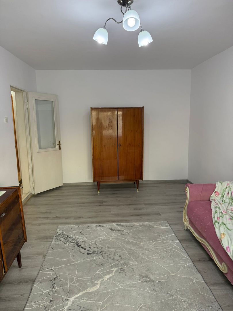 De vanzare apartament cu 2 camere, etaj 4/4, recent renovat, 33.000 euro