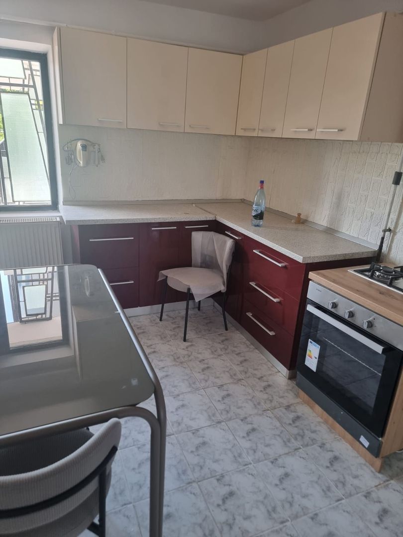 De inchiriat apartament cu 3 camere, zona Garii, etaj 3, 490 euro negociabi