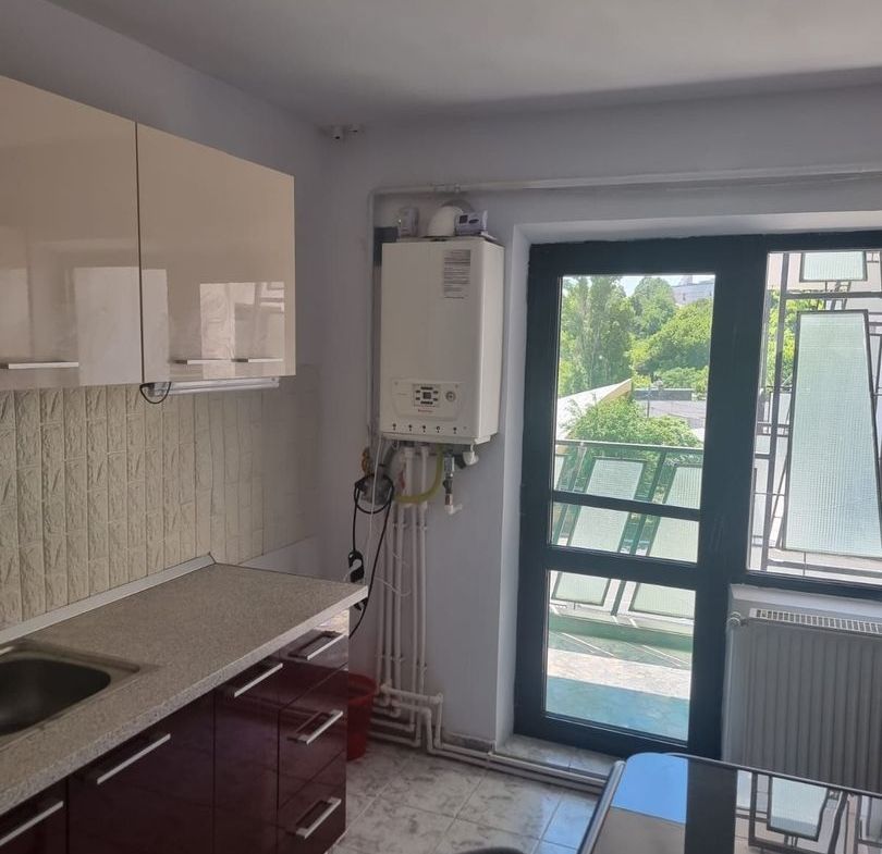 De inchiriat apartament cu 3 camere, zona Garii, etaj 3, 490 euro negociabi