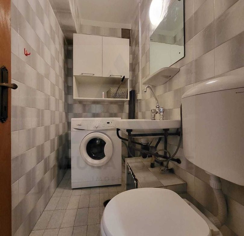 Apartament renovat 3 camere 2 bai 85 mp utili in zona Centrala