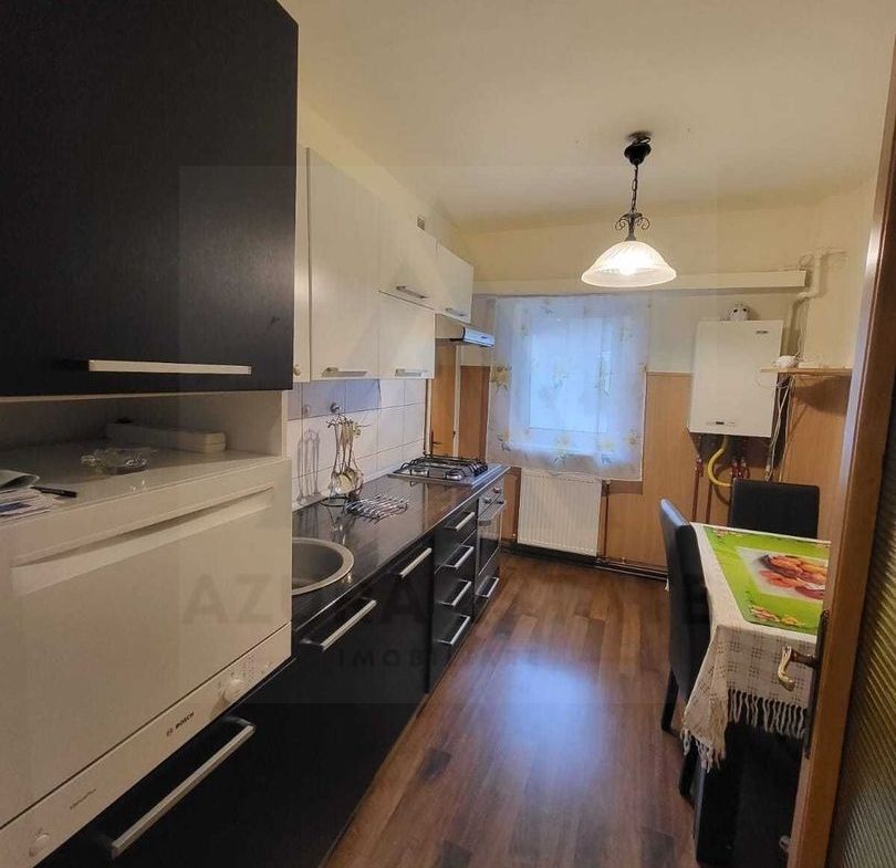 Apartament renovat 3 camere 2 bai 85 mp utili in zona Centrala