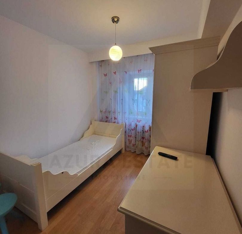 Apartament renovat 3 camere 2 bai 85 mp utili in zona Centrala