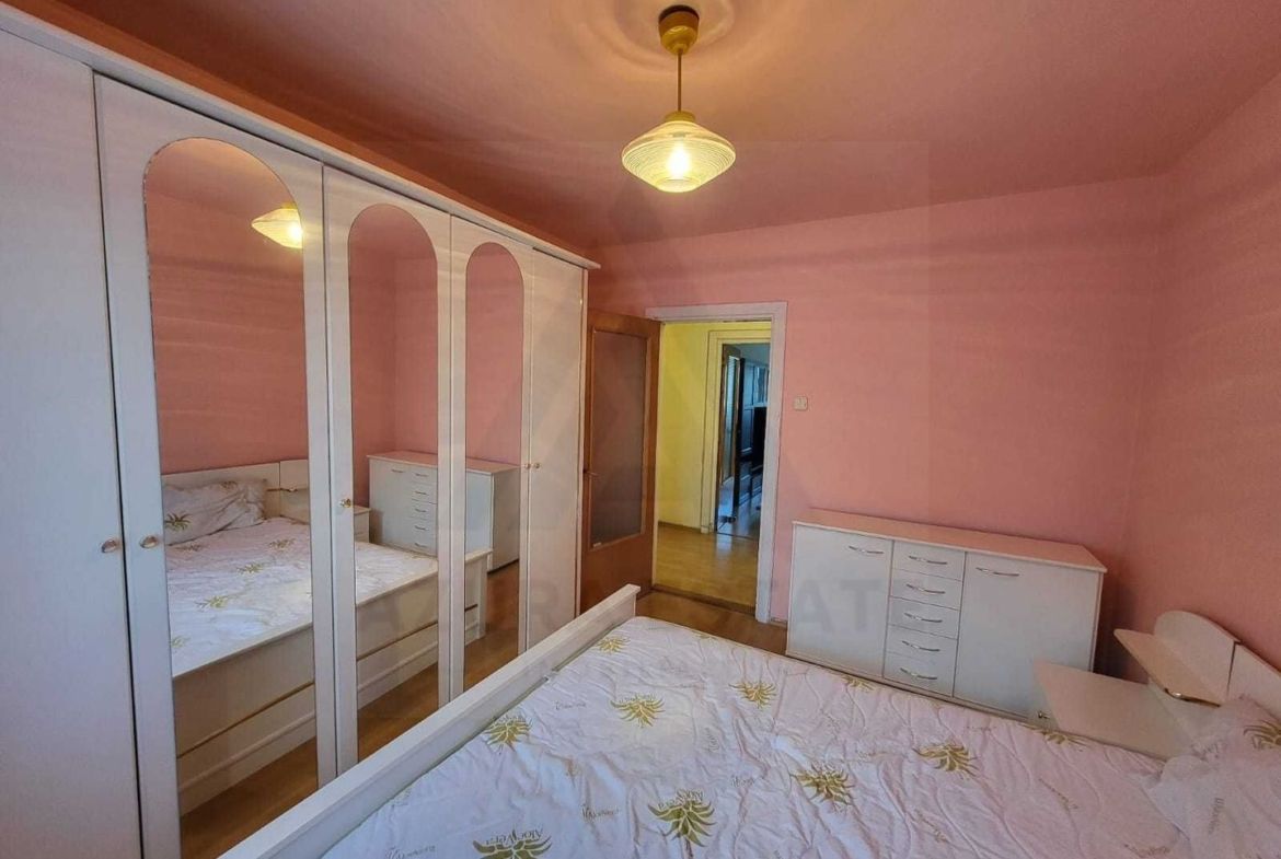Apartament renovat 3 camere 2 bai 85 mp utili in zona Centrala