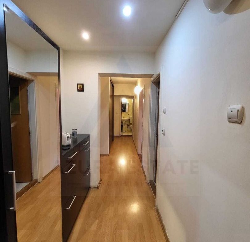 Apartament renovat 3 camere 2 bai 85 mp utili in zona Centrala