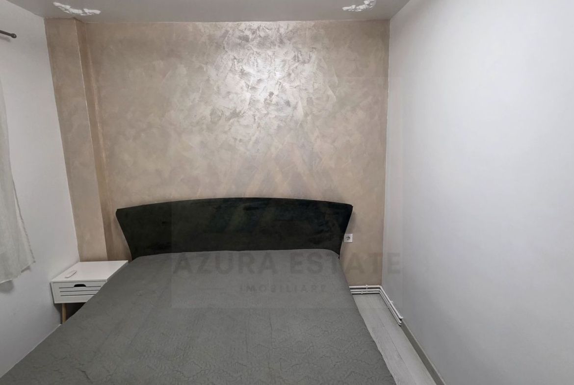 Apartament renovat cu 2 camere decomandat 50 mp etajul 2/8 Bd Mihai V