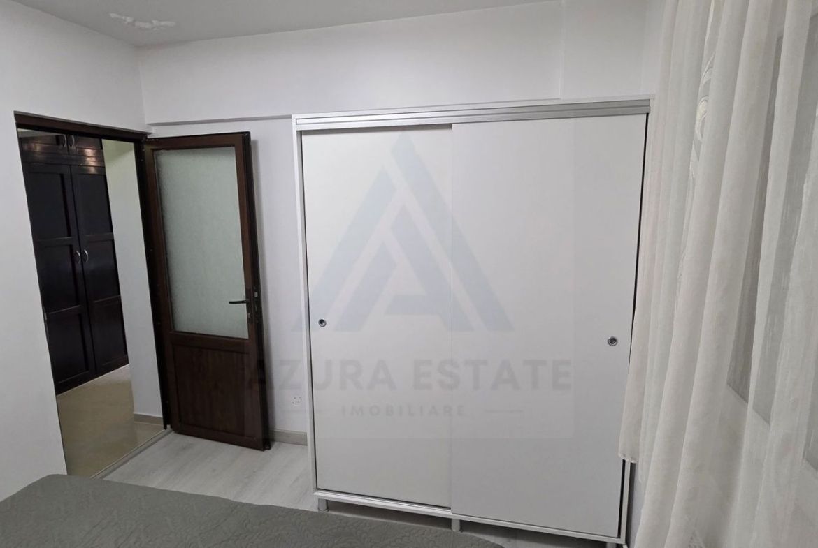Apartament renovat cu 2 camere decomandat 50 mp etajul 2/8 Bd Mihai V