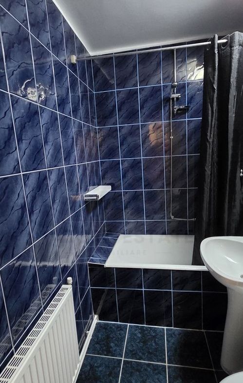 Apartament renovat cu 2 camere decomandat 50 mp etajul 2/8 Bd Mihai V