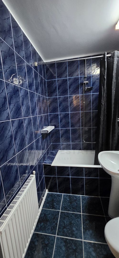Apartament renovat cu 2 camere decomandat 50 mp etajul 2/8 Bd Mihai V