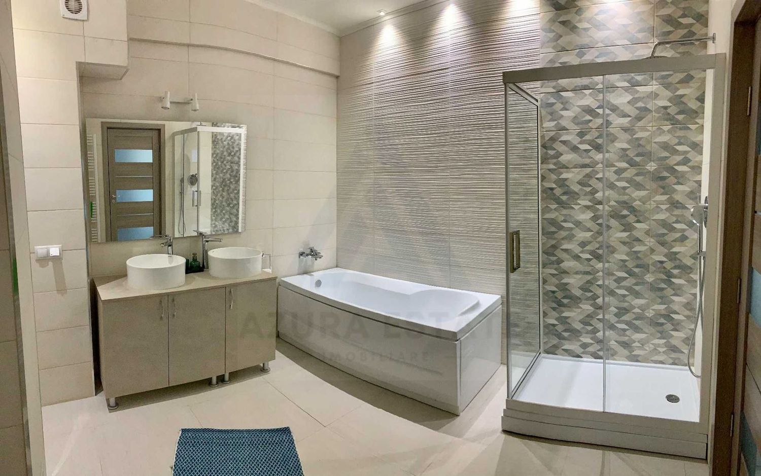 Apartament modern complet utilat 3 camere 70 mp utili Central