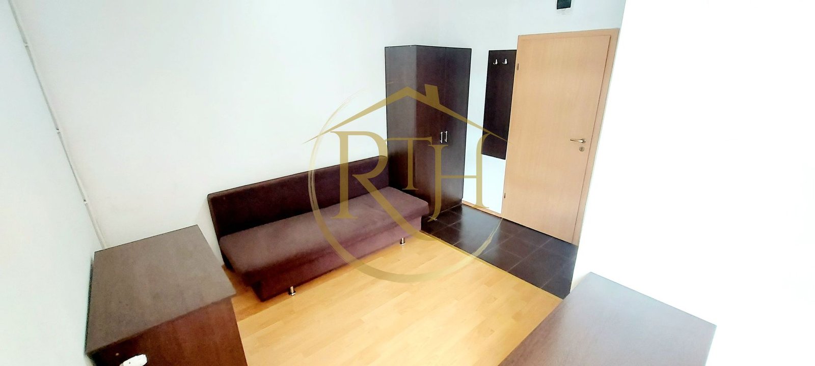 Oferim spre inchiriere garsoniera, situata in zona Soarelui, Parcare si balcon