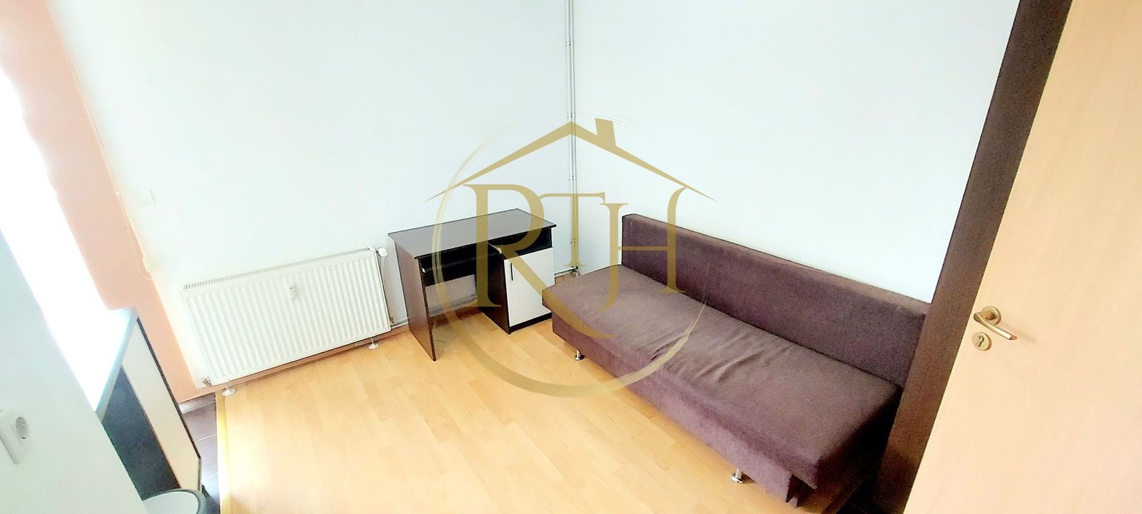 Oferim spre inchiriere garsoniera, situata in zona Soarelui, Parcare si balcon
