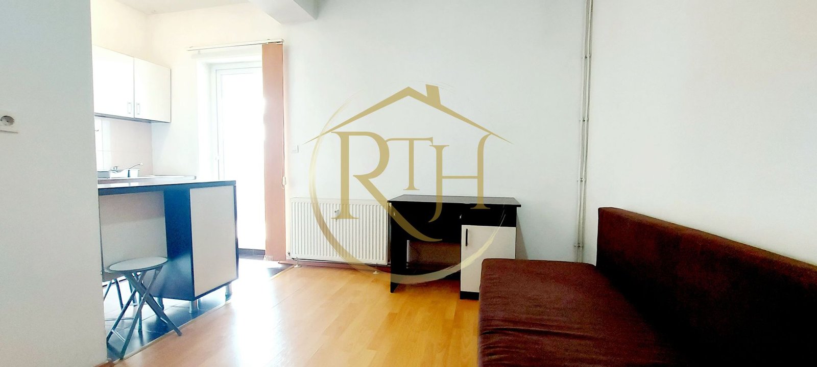 Oferim spre inchiriere garsoniera, situata in zona Soarelui, Parcare si balcon