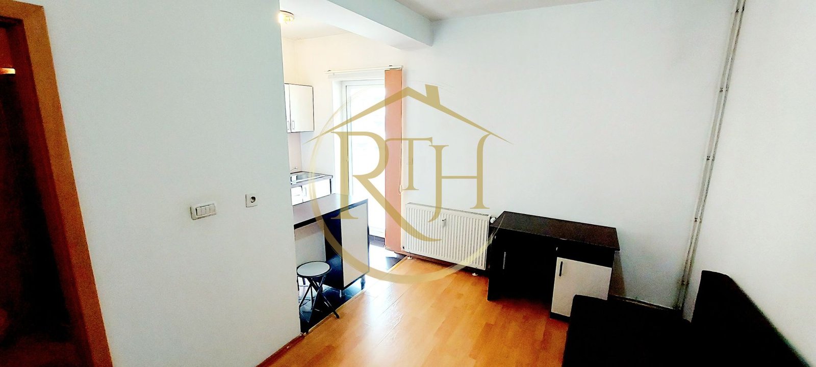 Oferim spre inchiriere garsoniera, situata in zona Soarelui, Parcare si balcon