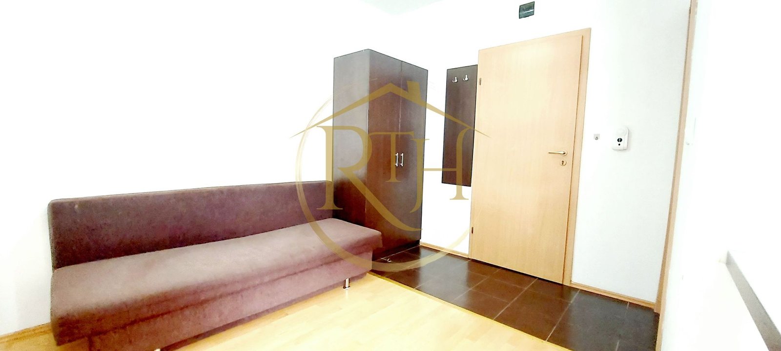 Oferim spre inchiriere garsoniera, situata in zona Soarelui, Parcare si balcon