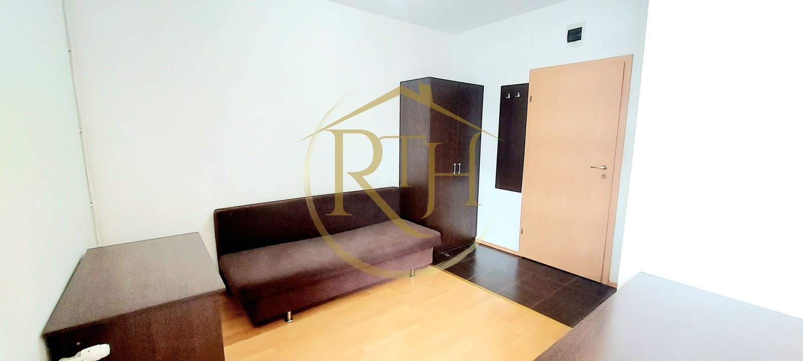 Oferim spre inchiriere garsoniera, situata in zona Soarelui, Parcare si balcon