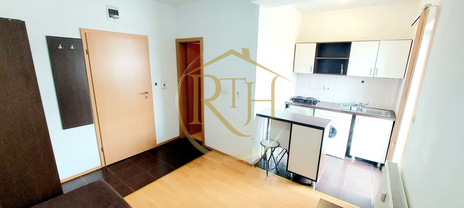 Oferim spre inchiriere garsoniera, situata in zona Soarelui, Parcare si balcon
