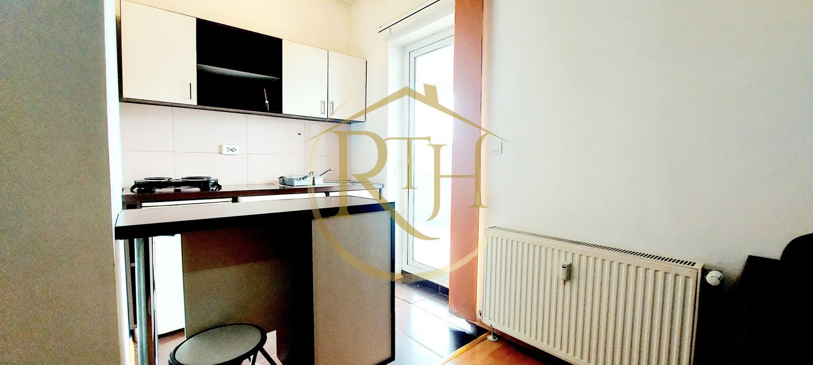 Oferim spre inchiriere garsoniera, situata in zona Soarelui, Parcare si balcon