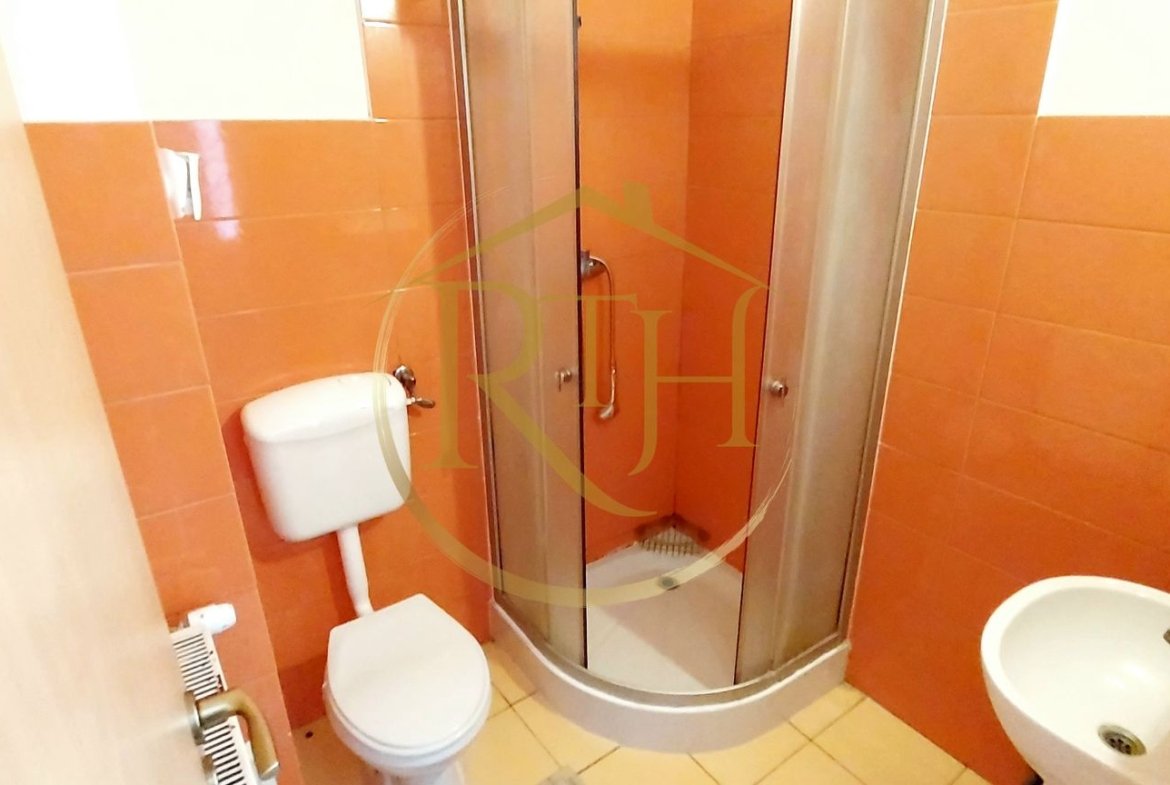 Oferim spre inchiriere garsoniera, situata in zona Soarelui, Parcare si balcon