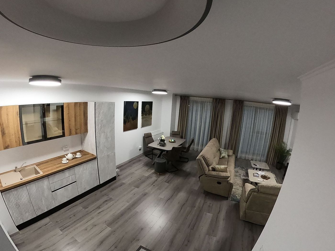 De închiriat – Apartament 2 camere cu vedere frontală la lac & loc de parcare