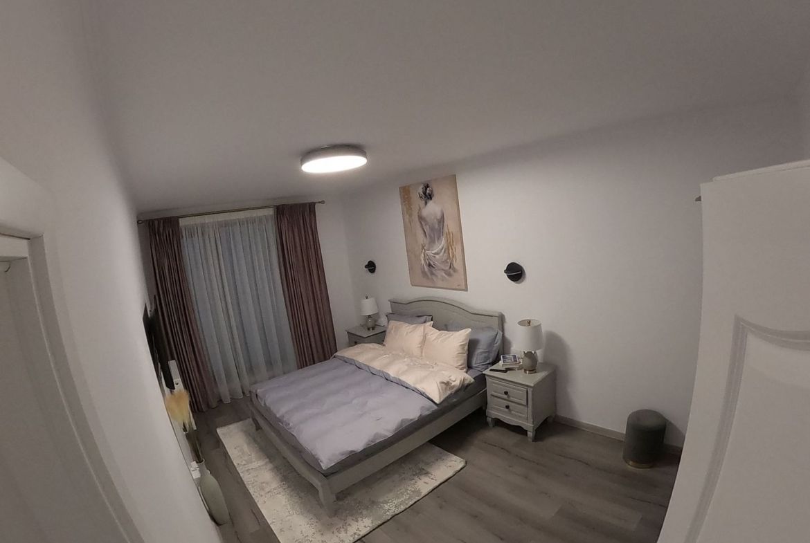 De închiriat – Apartament 2 camere cu vedere frontală la lac & loc de parcare