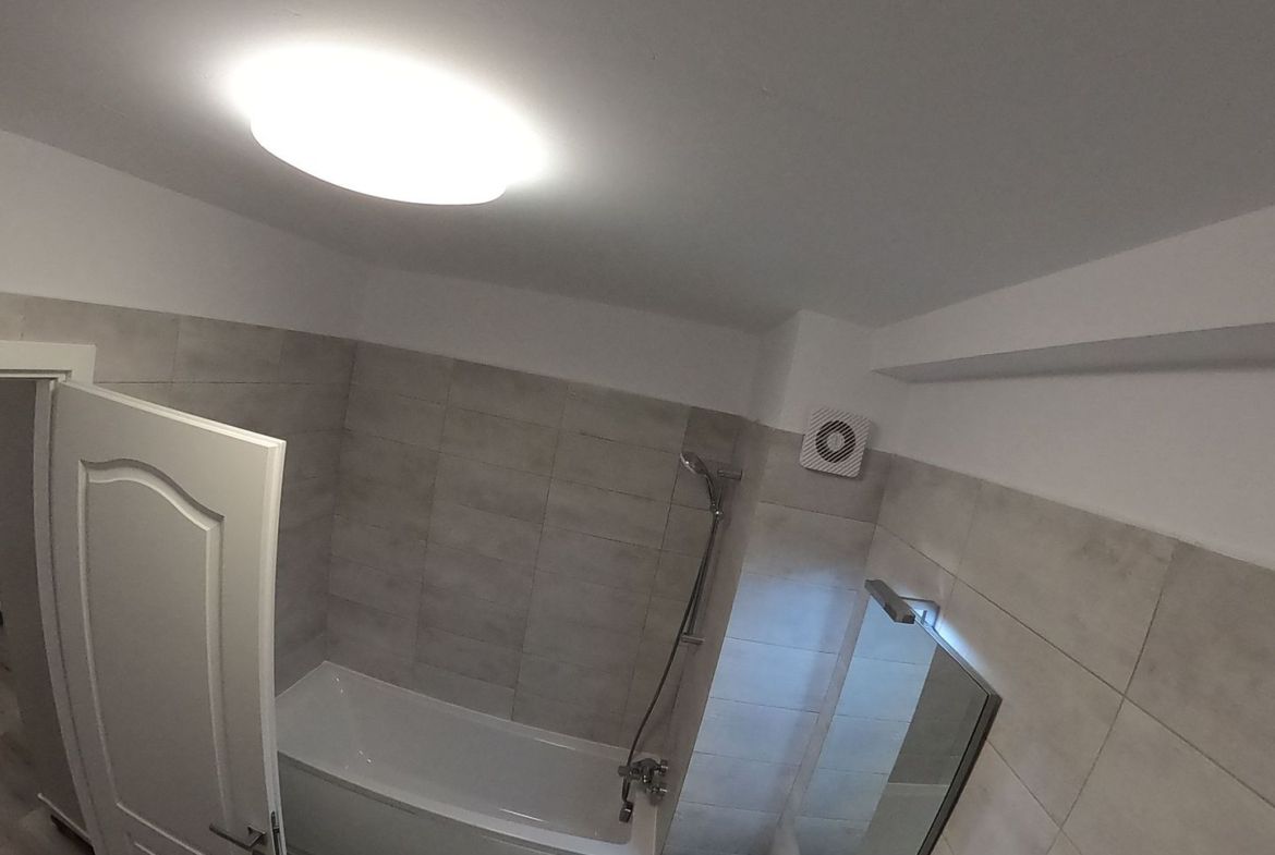 De închiriat – Apartament 2 camere cu vedere frontală la lac & loc de parcare