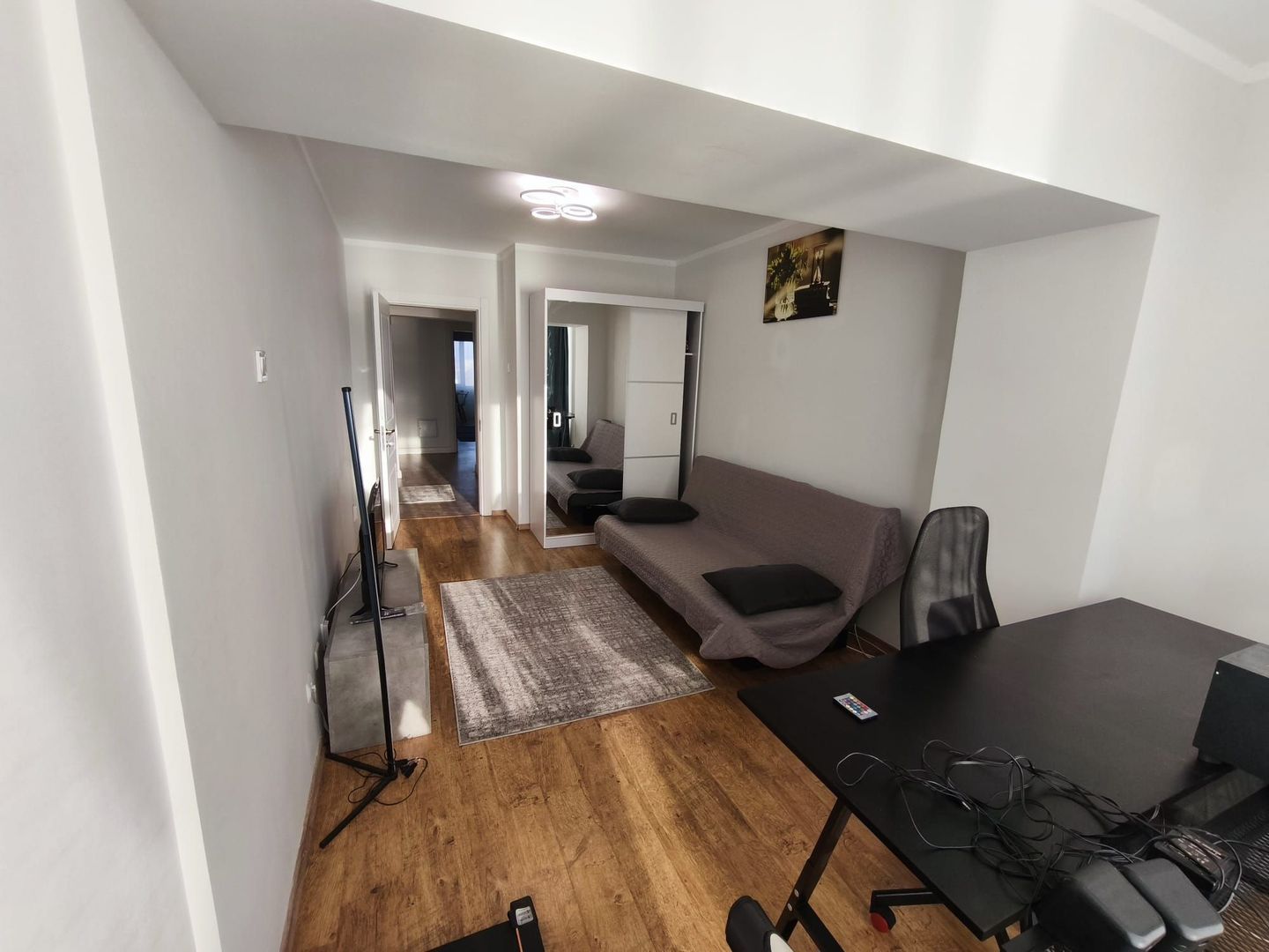 anBn-14743 De inchiriat apartament spatios, 3 camere, pe Faleza, 900 euro