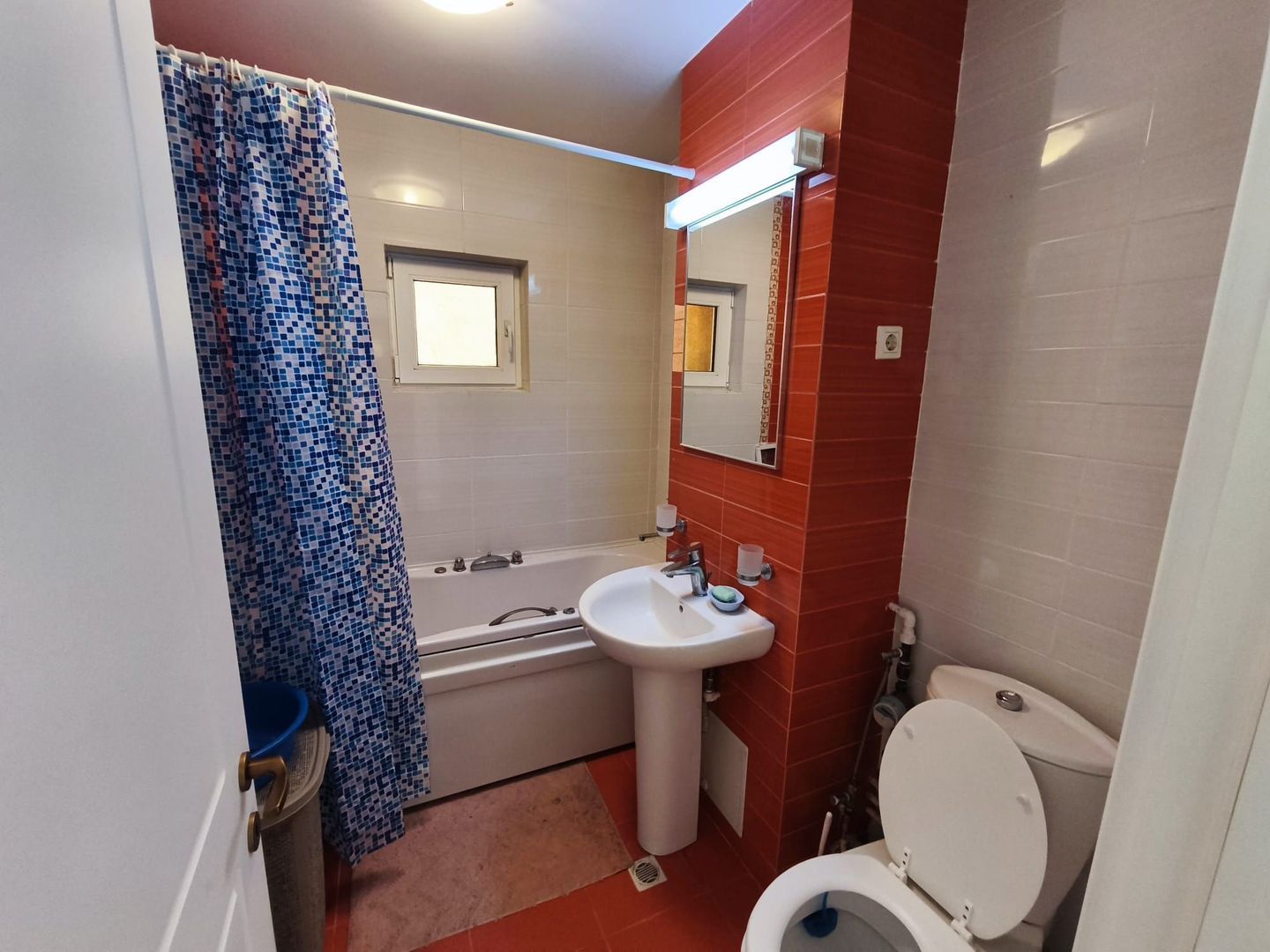 anBn-14745 De inchiriat apartament spatios, 3 camere, pe Faleza, 900 euro