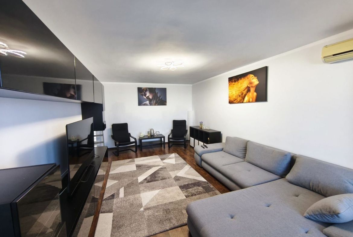 De vanzare apartament cu 3 camere , etaj 8/9 , Faleza, 165.000 euro