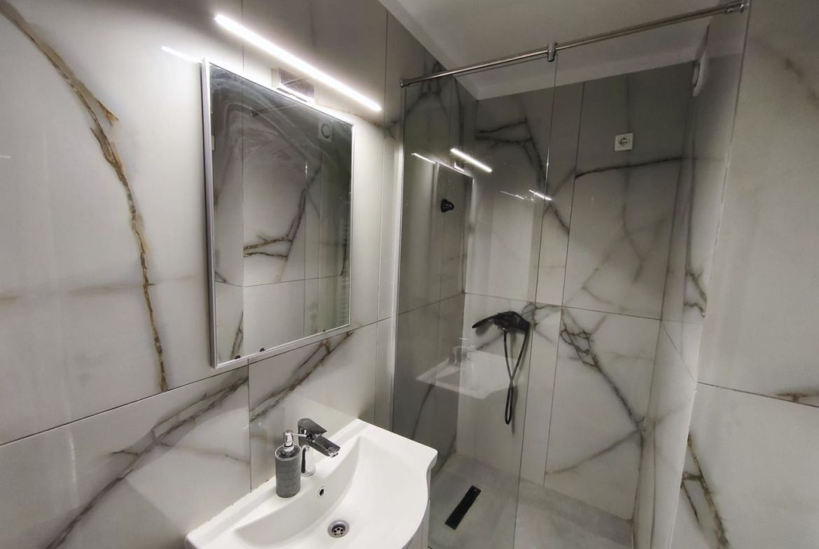 De vanzare apartament cu 3 camere , etaj 8/9 , Faleza, 165.000 euro