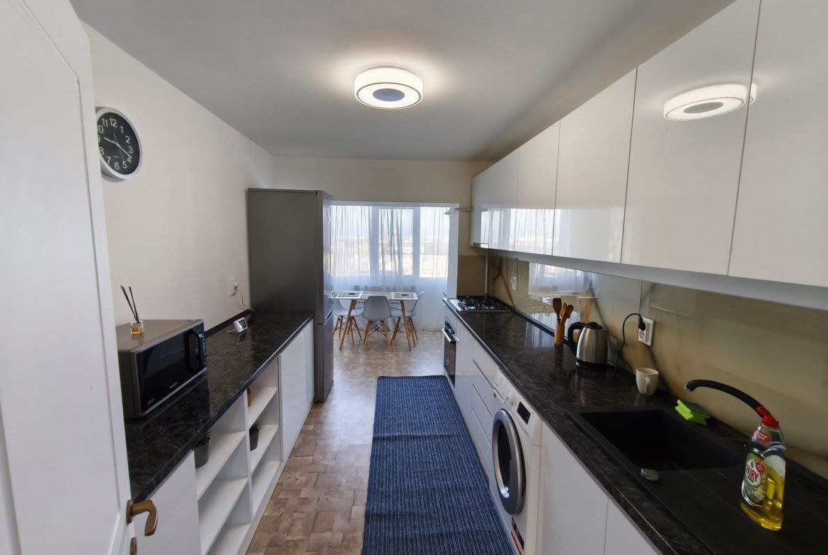 De vanzare apartament cu 3 camere , etaj 8/9 , Faleza, 165.000 euro
