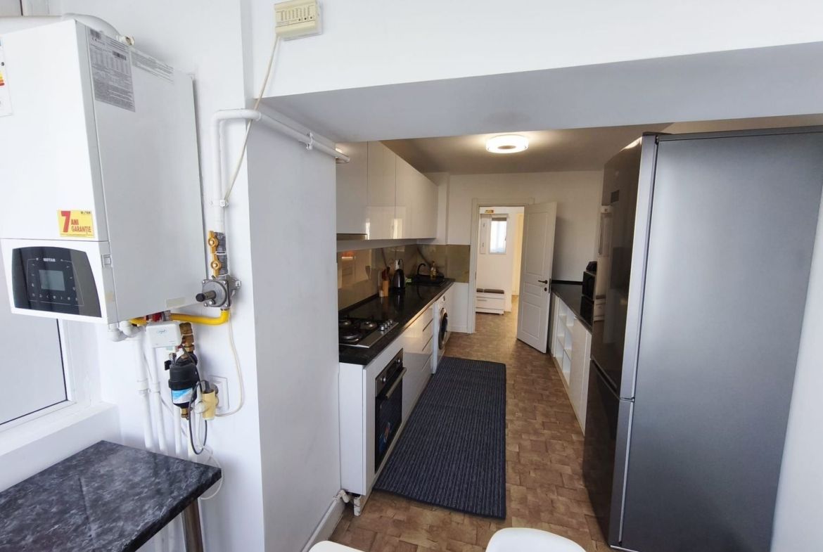 De vanzare apartament cu 3 camere , etaj 8/9 , Faleza, 165.000 euro