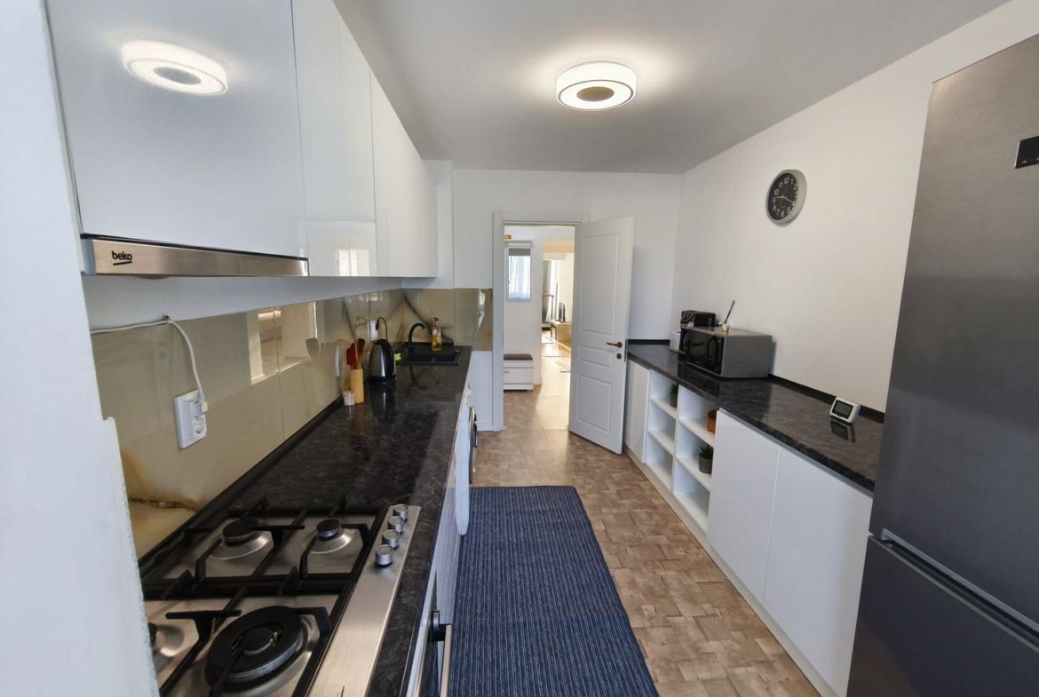 De vanzare apartament cu 3 camere , etaj 8/9 , Faleza, 165.000 euro