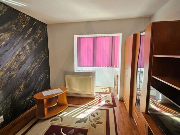 Vând apartament 3 camere , etajul 3 din 4+M, Sibiu, Zona Piața Rahova