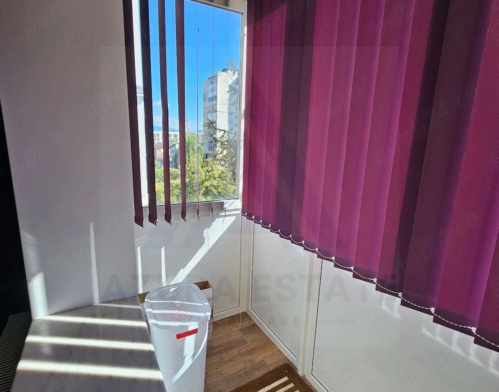Vând apartament 3 camere , etajul 3 din 4+M, Sibiu, Zona Piața Rahova