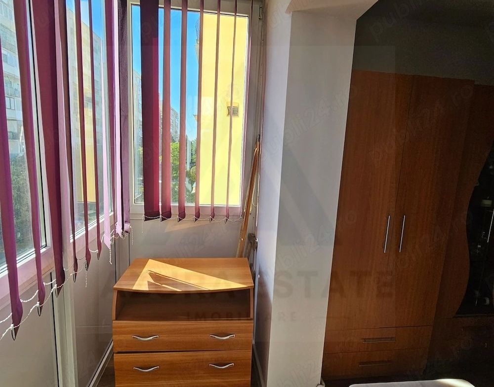 Vând apartament 3 camere , etajul 3 din 4+M, Sibiu, Zona Piața Rahova