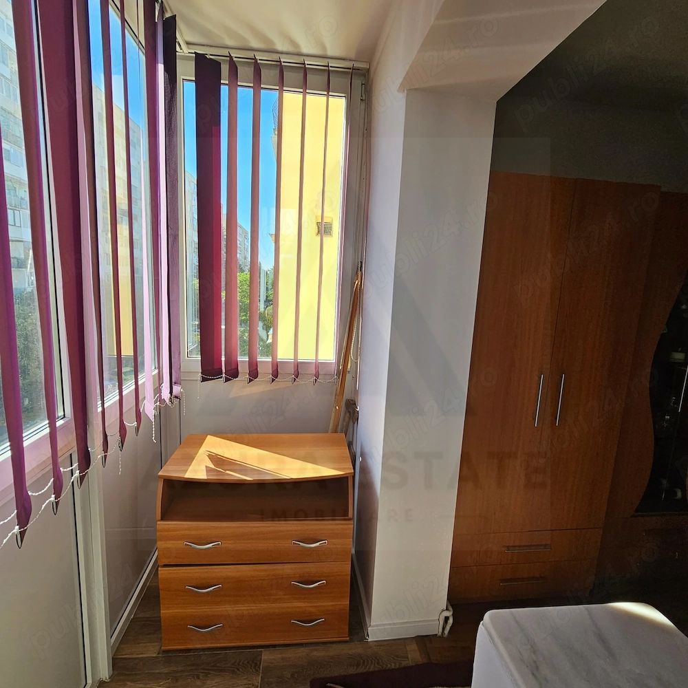 Vând apartament 3 camere , etajul 3 din 4+M, Sibiu, Zona Piața Rahova